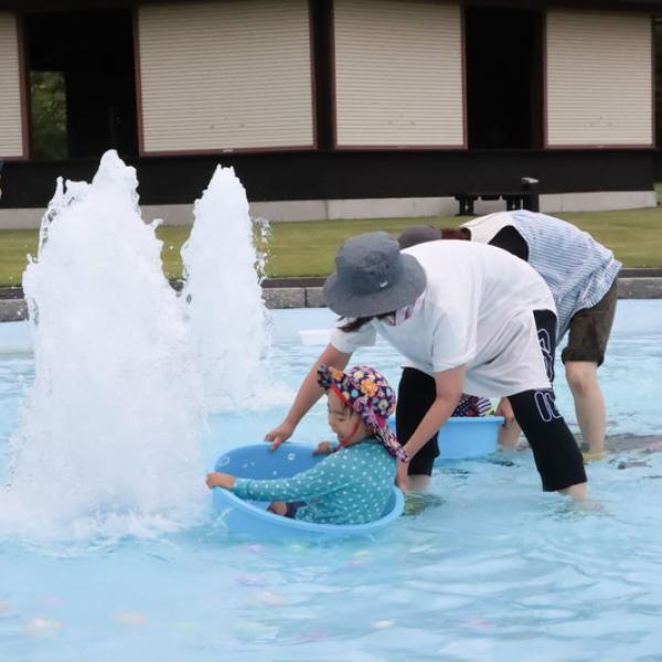 支援センター・噴水あそび