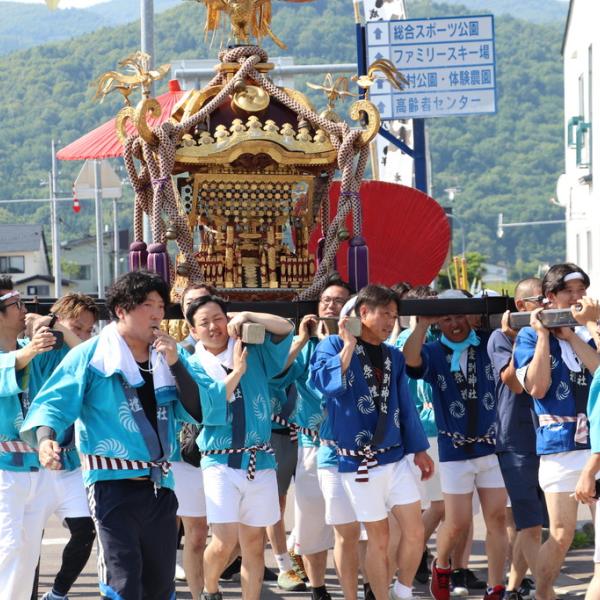 愛別神社・神輿担ぎ